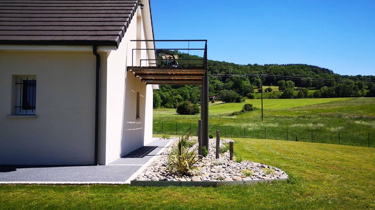 Cantal paysage - terrasse surelevee