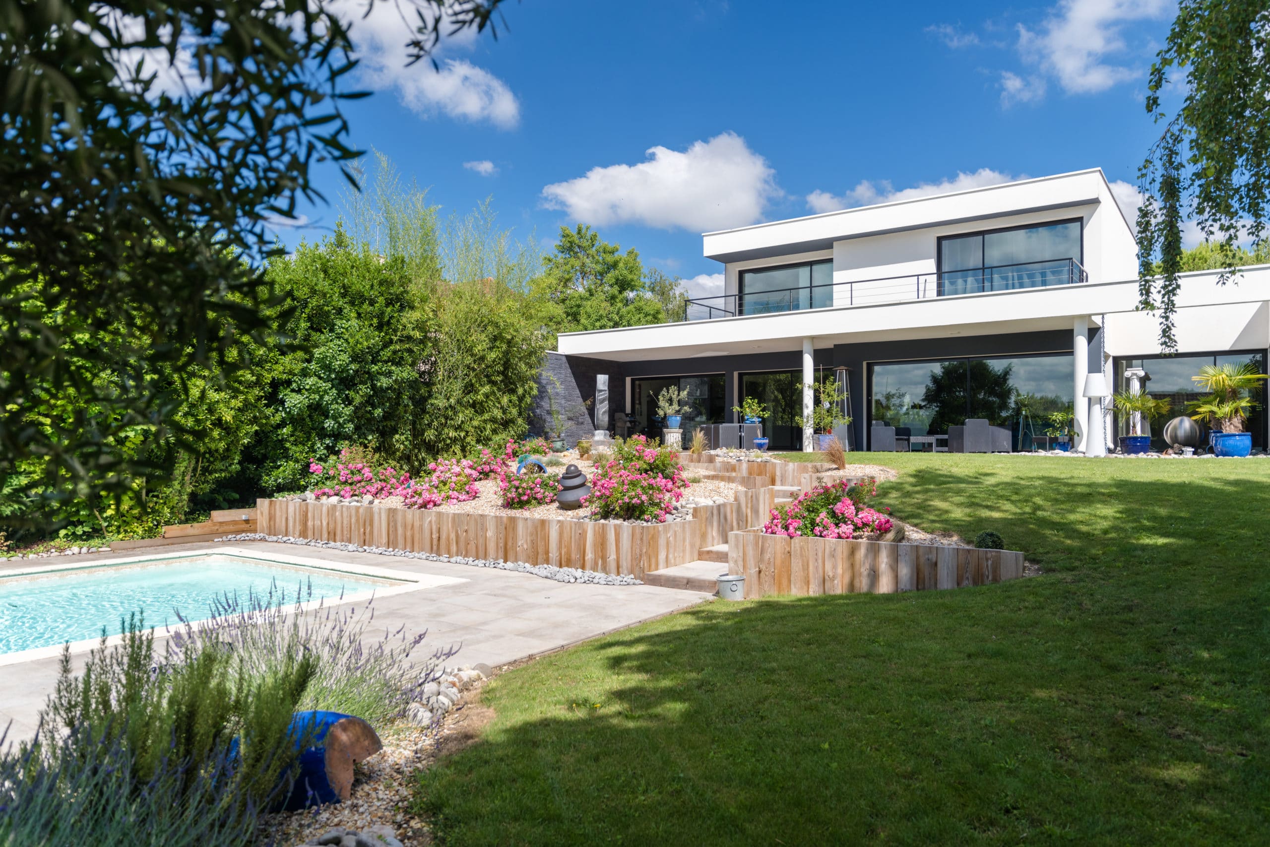 Aménagement autour d'une piscine